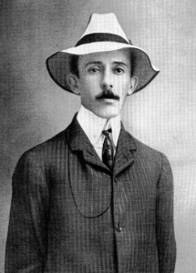 Alberto Santos Dumont, até o início da 2ª Guerra era oficialmente considerado o primeiro e único inventor do avião até mesmo pelos Estados Unidos 